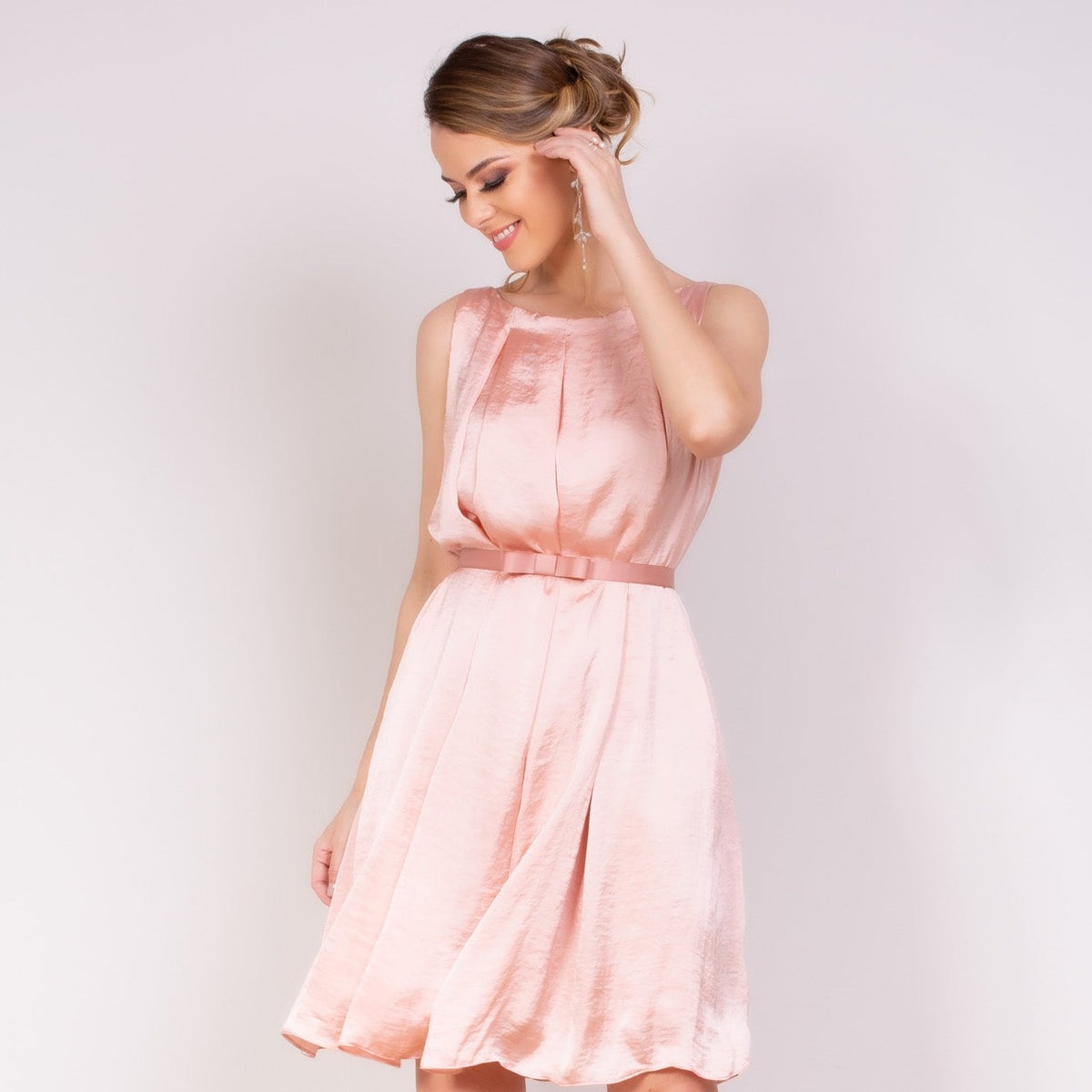 Vestido com Pregas e Cinto